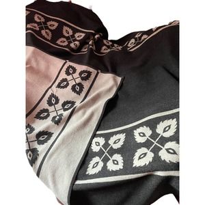 Pendleton throw size 60 x 60. Beautiful Condition